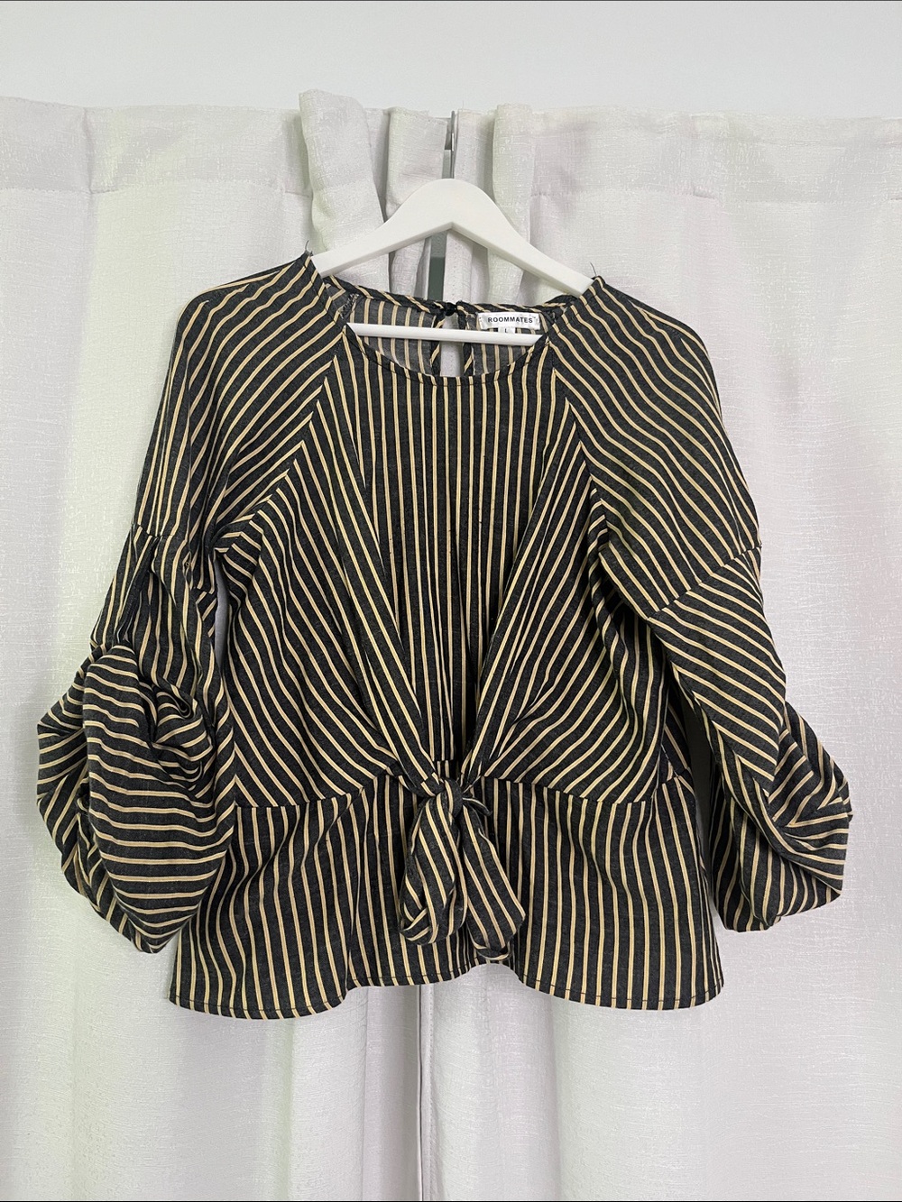 Roommates Black and Beige Striped Tie-Front Detail Blouse Large
